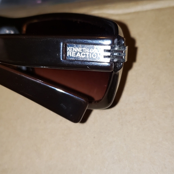 Kenneth Cole Reaction sunglasses - Picture 4 of 4